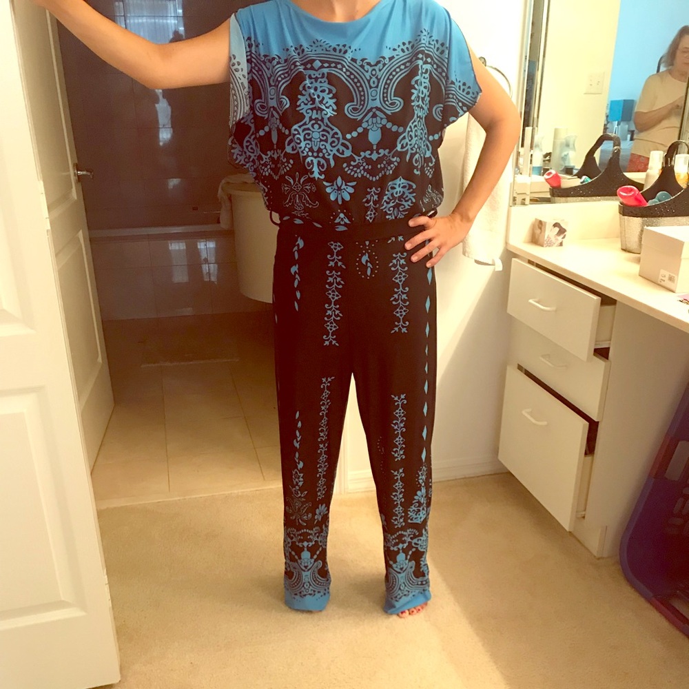 Stunning blue and black pant suit